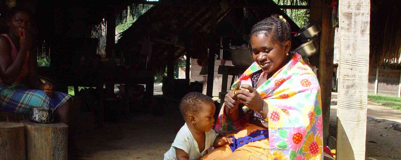 Maroon woman daily habbit upper suriname awarradam suriname